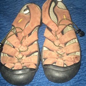 Keen walking shoes